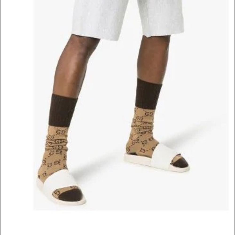 Gucci Men’s Logo Rubber Slide Sandal in Ivory - Picture 9 of 9